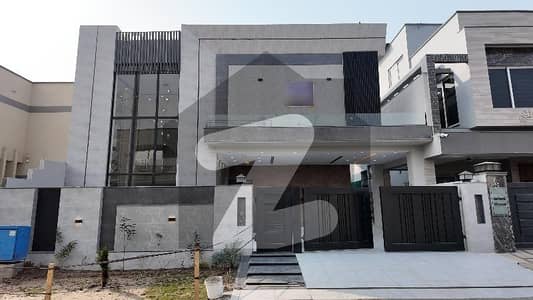 ڈیوائن گارڈنز لاہور میں 7 کمروں کا 14 مرلہ مکان 6.65 کروڑ میں برائے فروخت۔