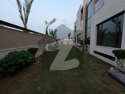 ڈی ایچ اے فیز 8 - زون اے ڈی ایچ اے فیز 8,ڈی ایچ اے ڈیفینس,کراچی میں 6 کمروں کا 2 کنال مکان 45.0 کروڑ میں برائے فروخت۔