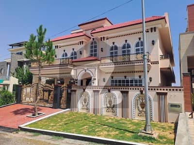 نیول اینکریج اسلام آباد میں 7 کمروں کا 1 کنال مکان 8.5 کروڑ میں برائے فروخت۔