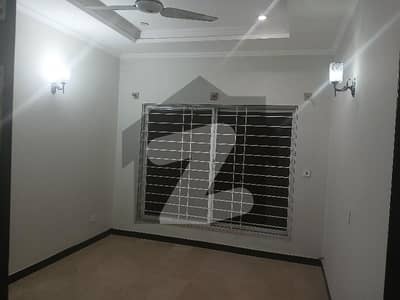 ڈی ایچ اے فیز 1 - سیکٹر اے ڈی ایچ اے ڈیفینس فیز 1,ڈی ایچ اے ڈیفینس,اسلام آباد میں 7 کمروں کا 8 مرلہ مکان 4.75 کروڑ میں برائے فروخت۔ ڈی ایچ اے فیز 1 - سیکٹر اے ڈی ایچ اے ڈیفینس فیز 1,ڈی ایچ اے ڈیفینس,اسلام آباد میں 7 کمروں کا 8 مرلہ مکان 4.75 کروڑ میں برائے فروخت۔