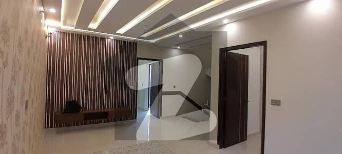 پارک ویو سٹی ۔ پلاٹینم بلاک پارک ویو سٹی,لاہور میں 4 کمروں کا 5 مرلہ مکان 1.95 کروڑ میں برائے فروخت۔