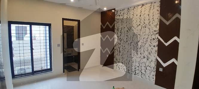 پارک ویو سٹی ۔ پلاٹینم بلاک پارک ویو سٹی,لاہور میں 4 کمروں کا 5 مرلہ مکان 1.75 کروڑ میں برائے فروخت۔