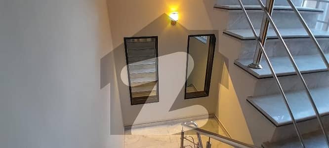 پارک ویو سٹی ۔ ایگزیکٹو بلاک پارک ویو سٹی,لاہور میں 4 کمروں کا 5 مرلہ مکان 2.38 کروڑ میں برائے فروخت۔