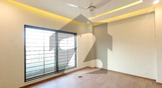 عسکری 10 عسکری,لاہور میں 4 کمروں کا 13 مرلہ فلیٹ 4.28 کروڑ میں برائے فروخت۔