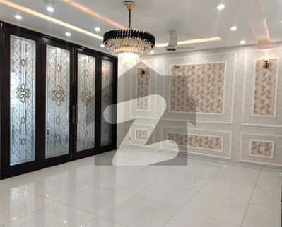 House Spread Over 10 Marla In Bahria Town - Sector C Available House Spread Over 10 Marla In Bahria Town - Sector C Available