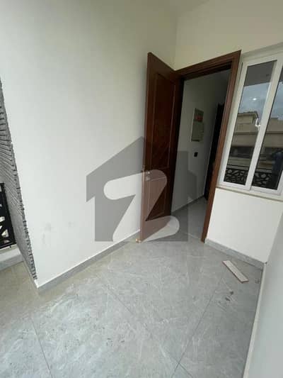 پی ای سی ایچ ایس جمشید ٹاؤن,کراچی میں 3 کمروں کا 8 مرلہ بالائی پورشن 3.75 کروڑ میں برائے فروخت۔