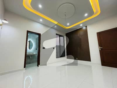 ملتان پبلک سکول روڈ ملتان میں 4 کمروں کا 5 مرلہ مکان 55.0 ہزار میں کرایہ پر دستیاب ہے۔