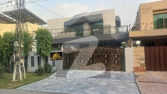 ڈی ایچ اے فیز 3 ڈیفنس (ڈی ایچ اے),لاہور میں 5 کمروں کا 1 کنال مکان 2.7 لاکھ میں کرایہ پر دستیاب ہے۔