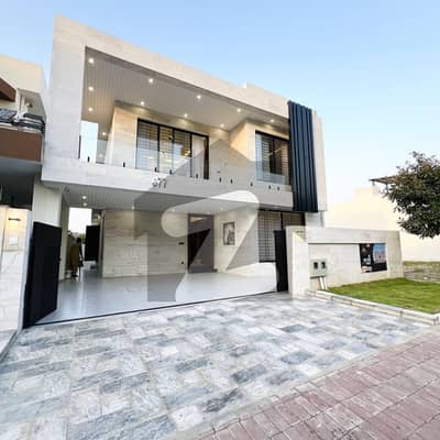 بحریہ ٹاؤن فیز 8 بحریہ ٹاؤن راولپنڈی,راولپنڈی میں 5 کمروں کا 10 مرلہ مکان 4.35 کروڑ میں برائے فروخت۔