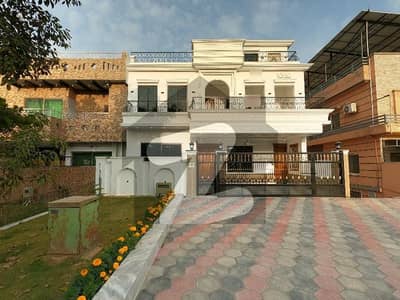 جی ۔ 13/4 جی ۔ 13,اسلام آباد میں 10 کمروں کا 10 مرلہ مکان 12.5 کروڑ میں برائے فروخت۔