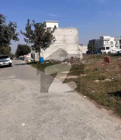 DHA 9 TOWN C. 1631 BACK OF MAIN ROAD DP POLE CLEAR PLOT AVAILABLE FOR SALE