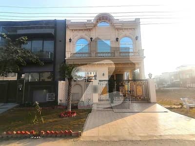 ڈی ایچ اے 11 رہبر فیز 2 - بلاک ایچ ڈی ایچ اے 11 رہبر فیز 2,ڈی ایچ اے 11 رہبر,لاہور میں 3 کمروں کا 5 مرلہ مکان 2.7 کروڑ میں برائے فروخت۔