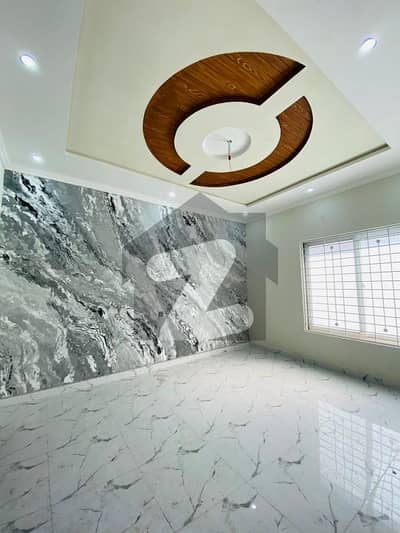 گرین ٹاؤن فیصل آباد میں 5 کمروں کا 5 مرلہ مکان 65.0 ہزار میں کرایہ پر دستیاب ہے۔