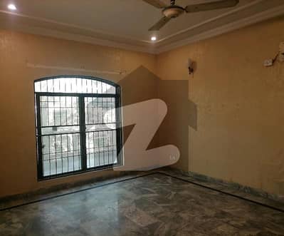 پی سی ایس آئی آر سٹاف کالونی لاہور میں 5 کمروں کا 8 مرلہ مکان 2.85 کروڑ میں برائے فروخت۔