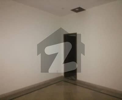 واپڈا ٹاؤن فیز 1 - بلاک ایف2 واپڈا ٹاؤن فیز 1,واپڈا ٹاؤن,لاہور میں 5 کمروں کا 10 مرلہ مکان 3.3 کروڑ میں برائے فروخت۔