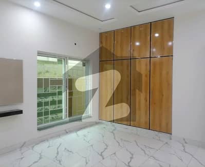 یو ای ٹی ہاؤسنگ سوسائٹی لاہور میں 5 کمروں کا 10 مرلہ مکان 3.2 کروڑ میں برائے فروخت۔ یو ای ٹی ہاؤسنگ سوسائٹی لاہور میں 5 کمروں کا 10 مرلہ مکان 3.2 کروڑ میں برائے فروخت۔