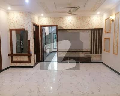 یو ای ٹی ہاؤسنگ سوسائٹی لاہور میں 5 کمروں کا 10 مرلہ مکان 3.4 کروڑ میں برائے فروخت۔ یو ای ٹی ہاؤسنگ سوسائٹی لاہور میں 5 کمروں کا 10 مرلہ مکان 3.4 کروڑ میں برائے فروخت۔