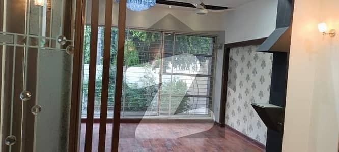 ڈی ایچ اے فیز 5 ڈیفنس (ڈی ایچ اے),لاہور میں 4 کمروں کا 10 مرلہ مکان 1.9 لاکھ میں کرایہ پر دستیاب ہے۔