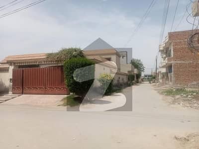 خانپور روڈ رحیم یار خان میں 6 کمروں کا 2 کنال مکان 5.5 کروڑ میں برائے فروخت۔