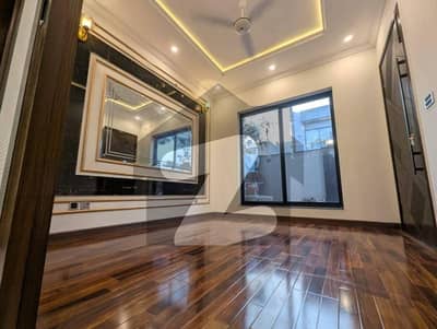 لیک سٹی رائیونڈ روڈ,لاہور میں 5 کمروں کا 7 مرلہ مکان 3.9 کروڑ میں برائے فروخت۔ لیک سٹی رائیونڈ روڈ,لاہور میں 5 کمروں کا 7 مرلہ مکان 3.9 کروڑ میں برائے فروخت۔