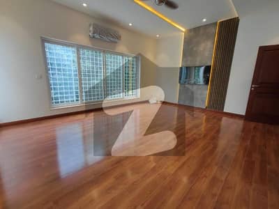 ایف ۔ 7 اسلام آباد میں 6 کمروں کا 1 کنال مکان 21.0 لاکھ میں کرایہ پر دستیاب ہے۔