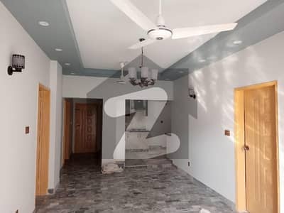 کلفٹن ۔ بلاک 4 کلفٹن,کراچی میں 3 کمروں کا 8 مرلہ فلیٹ 2.4 کروڑ میں برائے فروخت۔