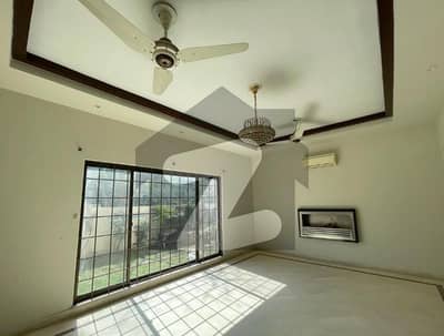 ڈی ایچ اے فیز 4 ڈیفنس (ڈی ایچ اے),لاہور میں 6 کمروں کا 1 کنال مکان 2.4 لاکھ میں کرایہ پر دستیاب ہے۔