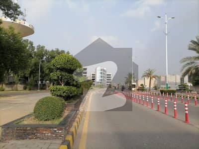 ڈی ایچ اے فیز 8 - بلاک پی ڈی ایچ اے فیز 8,ڈیفنس (ڈی ایچ اے),لاہور میں 10 مرلہ رہائشی پلاٹ 2.95 کروڑ میں برائے فروخت۔