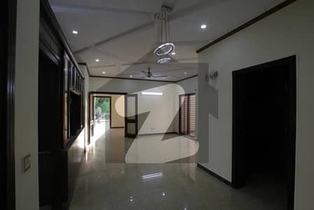 ڈی ایچ اے فیز 3 ڈیفنس (ڈی ایچ اے),لاہور میں 3 کمروں کا 1 کنال بالائی پورشن 90.0 ہزار میں کرایہ پر دستیاب ہے۔