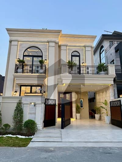 Ultra Modern Design Luxury House For Rent