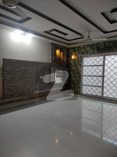 ڈی ایچ اے فیز 5 ڈیفنس (ڈی ایچ اے),لاہور میں 3 کمروں کا 1 کنال بالائی پورشن 1.5 لاکھ میں کرایہ پر دستیاب ہے۔