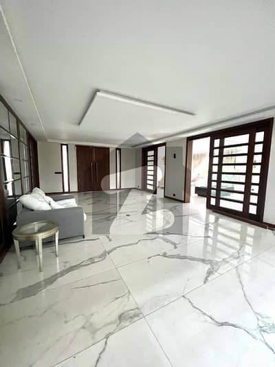 F8/3 CORNER HOUSE FOR SALE N PRIME LOCATION INVESTOR PRICE