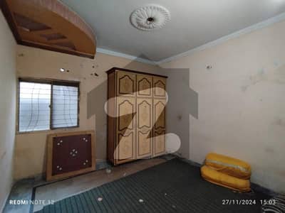 سمن آباد لاہور میں 1 کمرے کا 4 مرلہ زیریں پورشن 32.0 ہزار میں کرایہ پر دستیاب ہے۔