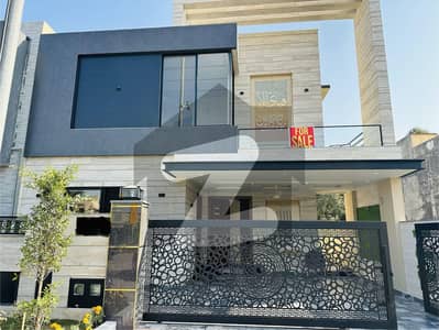 بحریہ ٹاؤن فیز 6 بحریہ ٹاؤن راولپنڈی,راولپنڈی میں 5 کمروں کا 10 مرلہ مکان 6.4 کروڑ میں برائے فروخت۔