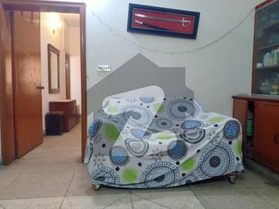 ڈی ایچ اے فیز 1 ڈیفنس (ڈی ایچ اے),لاہور میں 4 کمروں کا 10 مرلہ مکان 3.95 کروڑ میں برائے فروخت۔