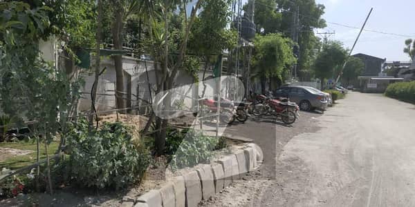 آئی ۔ 9 اسلام آباد میں 5 کنال کمرشل پلاٹ 35.0 کروڑ میں برائے فروخت۔