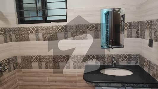 بحریہ ٹاؤن سیکٹر ای بحریہ ٹاؤن,لاہور میں 5 کمروں کا 10 مرلہ مکان 3.5 کروڑ میں برائے فروخت۔