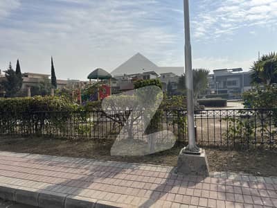 10 MARLA CORNER PLOT PARK FACE SUPREME LOCATION