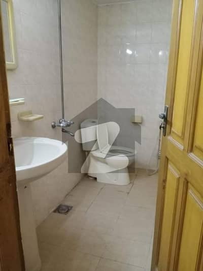 آئی ۔ 10/2 آئی ۔ 10,اسلام آباد میں 4 کمروں کا 6 مرلہ مکان 3.6 کروڑ میں برائے فروخت۔