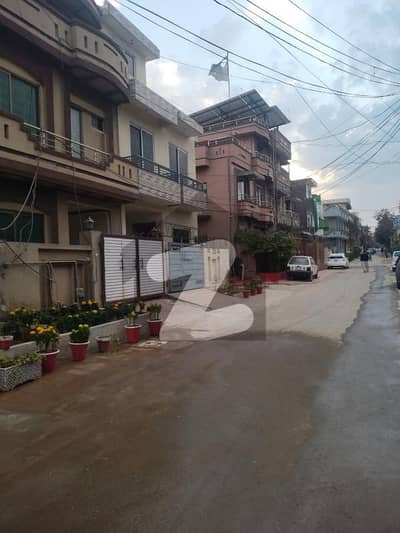 آئی ۔ 10 اسلام آباد میں 4 کمروں کا 4 مرلہ مکان 2.5 کروڑ میں برائے فروخت۔