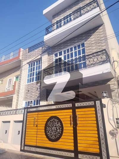 آئی ۔ 10/2 آئی ۔ 10,اسلام آباد میں 5 کمروں کا 6 مرلہ مکان 4.9 کروڑ میں برائے فروخت۔