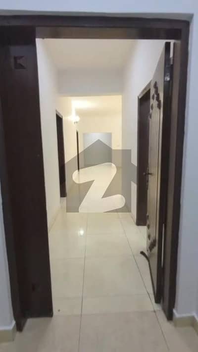 عسکری 11 ۔ سیکٹر بی عسکری 11,عسکری,لاہور میں 3 کمروں کا 10 مرلہ فلیٹ 1.2 لاکھ میں کرایہ پر دستیاب ہے۔