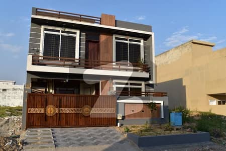 ممتاز سٹی اسلام آباد میں 4 کمروں کا 8 مرلہ مکان 3.1 کروڑ میں برائے فروخت۔