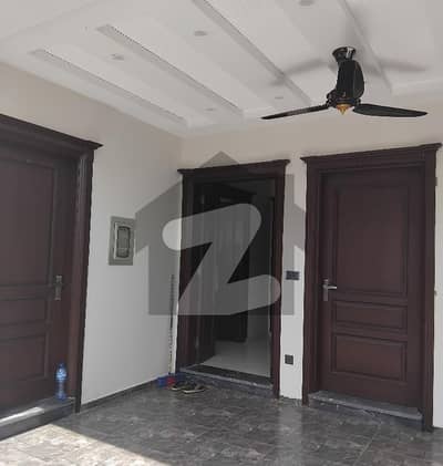 ممتاز سٹی - چناب بلاک ممتاز سٹی,اسلام آباد میں 5 کمروں کا 8 مرلہ مکان 3.3 کروڑ میں برائے فروخت۔