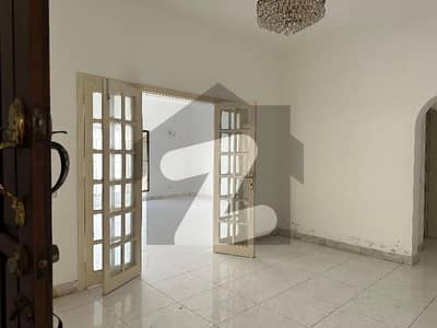 ڈی ایچ اے فیز 7 ڈی ایچ اے ڈیفینس,کراچی میں 3 کمروں کا 1 کنال بالائی پورشن 1.7 لاکھ میں کرایہ پر دستیاب ہے۔