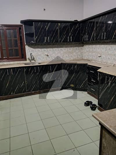 گلستانِ جوہر کراچی میں 3 کمروں کا 16 مرلہ زیریں پورشن 1.0 لاکھ میں کرایہ پر دستیاب ہے۔