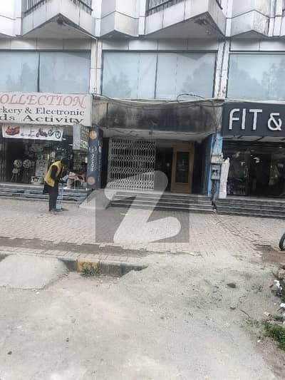 بلیو ایریا اسلام آباد میں 3 مرلہ دکان 4.0 لاکھ میں کرایہ پر دستیاب ہے۔