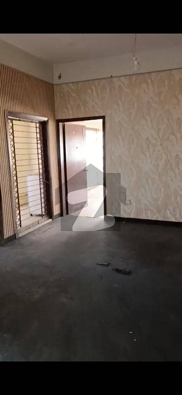 Main Road Bungalow For Commercial Use 40 Yards Road.