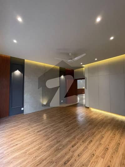 10 Marla Modern Design Beautiful House Available For Sale   Just 2 Mnt Drive From the Main Gate!!