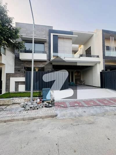 ٹاپ سٹی 1 - بلاک اے ٹاپ سٹی 1,اسلام آباد میں 5 کمروں کا 10 مرلہ مکان 4.7 کروڑ میں برائے فروخت۔